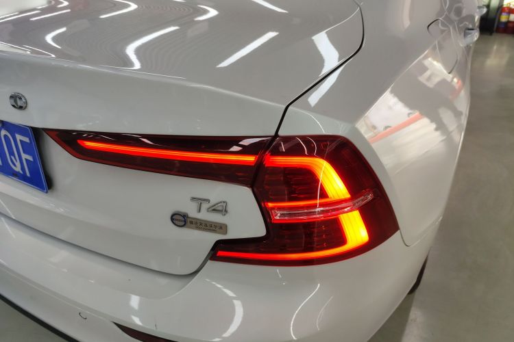 沃尔沃S60 2021款 T4 智远豪华版车身外观9