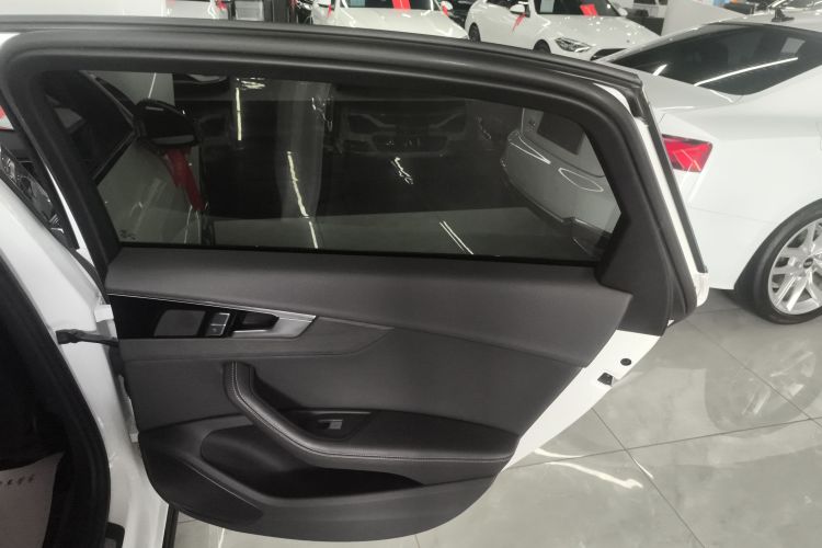 奥迪A4L 2024款 40 TFSI 豪华动感型中控内饰7006