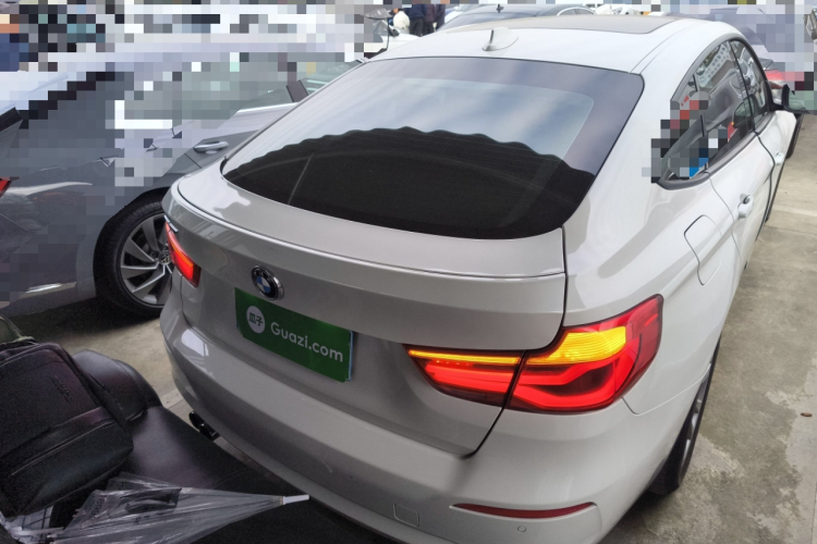 宝马3系GT 2017款 320i 时尚型车身外观6