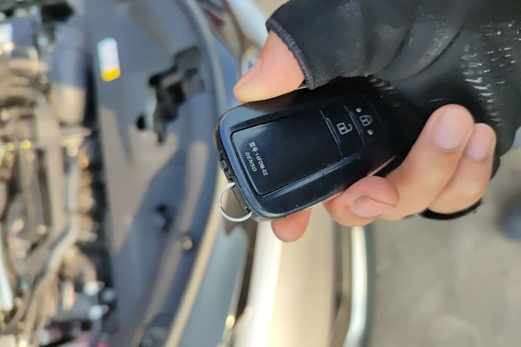 丰田 奕泽IZOA 2021款 双擎 2.0L 奕享版中控内饰11