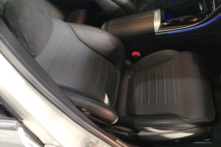 奔驰C级 2023款 改款 C 260 L 运动版 4MATIC局部细节41