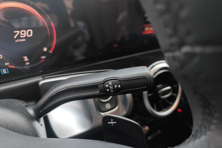 奔驰GLB 2022款 改款二 GLB 200 时尚型中控内饰18