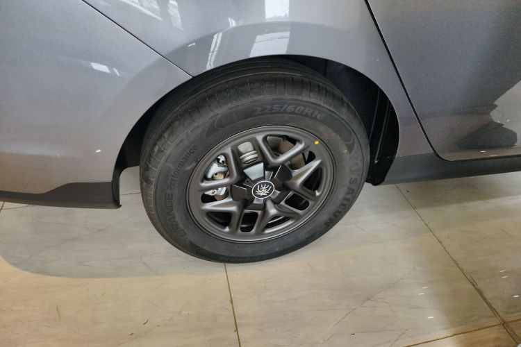 比亚迪 秦PLUS 2025款 DM-i 智驾版 55KM领先型车身外观6008