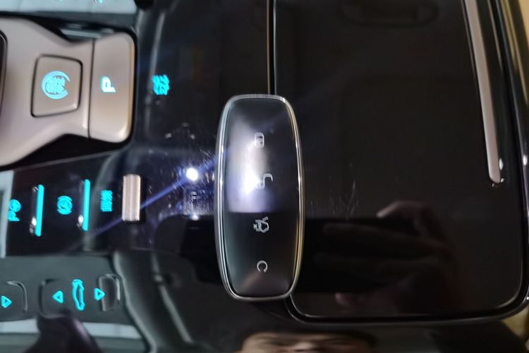 腾势D9 2022款 EV 600 四驱旗舰型中控内饰7001