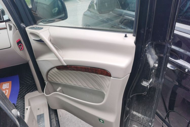 奔驰 唯雅诺 2013款 3.0L 舒适版中控内饰42