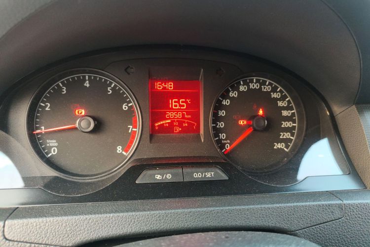 大众 桑塔纳 2015款 1.4L 手动风尚版中控内饰15