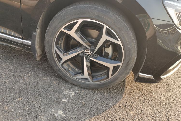 大众 迈腾 2024款 200万辆众享款 330TSI DSG豪华型车身外观10