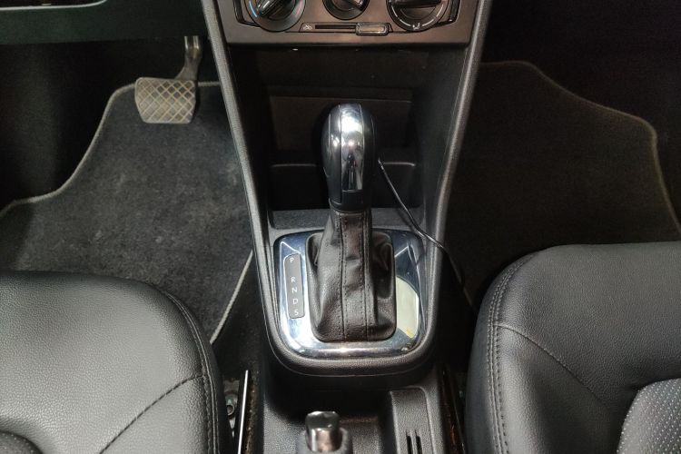 大众 捷达 2015款 1.6L 自动时尚型中控内饰18