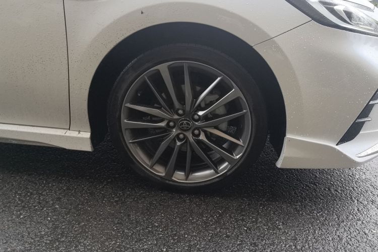 丰田 凯美瑞 2024款 双擎 2.0HXS 运动Plus版车身外观10