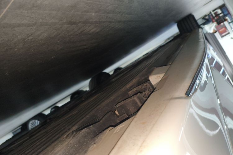 奔驰C级 2022款 改款 C 260 L 运动版局部细节9002