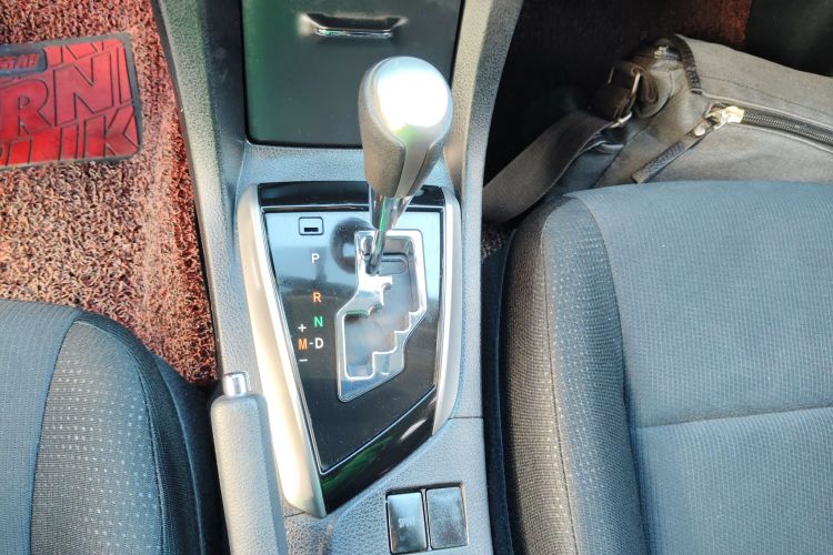 丰田 卡罗拉 2014款 1.6L CVT GL中控内饰18