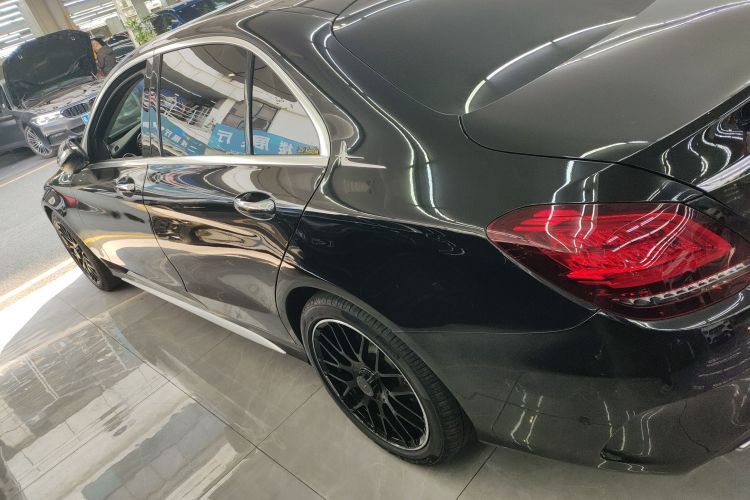 奔驰C级 2019款 改款 C 260 L 运动版车身外观4