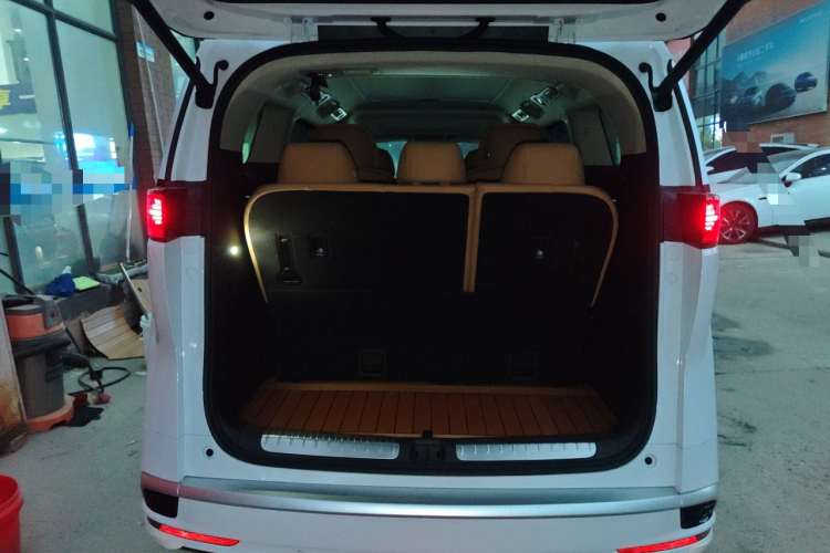 腾势D9 2024款 DM-i 980 四驱尊贵型机舱底盘23