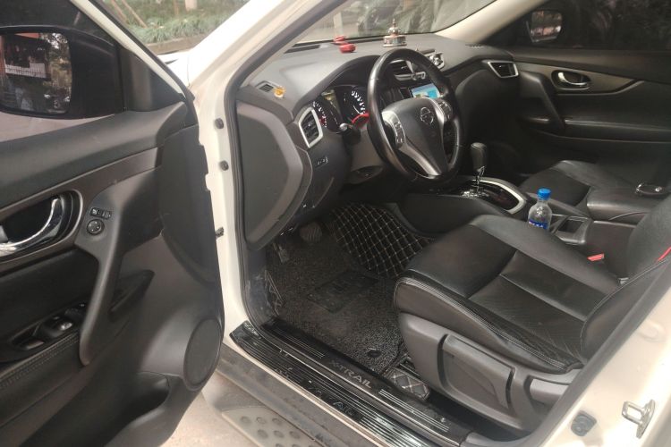 日产 奇骏 2014款 2.0L CVT舒适版 2WD中控内饰7003