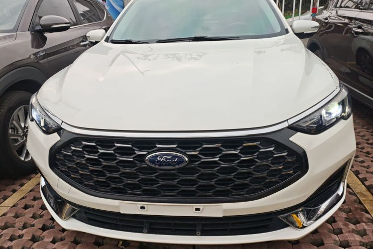 福特 福睿斯 2021款 1.5L 自动钻石版车身外观2