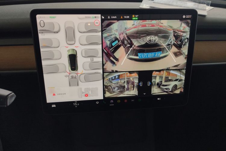 特斯拉 Model Y 2022款 后轮驱动版中控内饰16