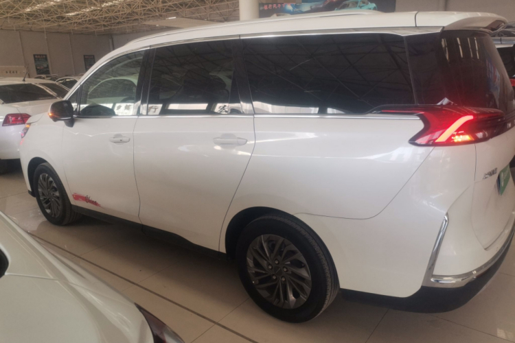 上汽大通MAXUS 大通G50 2023款 PLUS 1.5T 自动护航版车身外观4