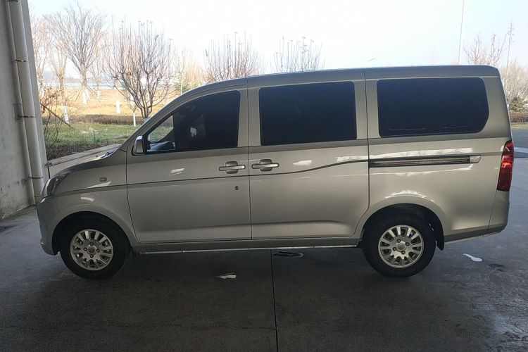 五菱汽车 五菱荣光V 2019款 1.5L标准型国VI LAR车身外观4