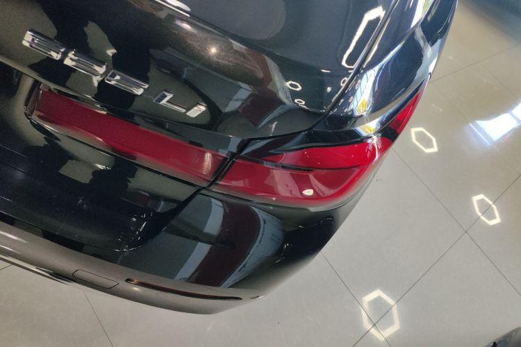 宝马5系 2021款 525Li 豪华套装车身外观9