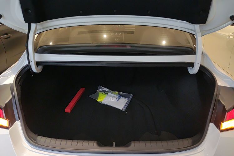 现代 伊兰特 2023款 1.5L CVT GLX精英版局部细节23