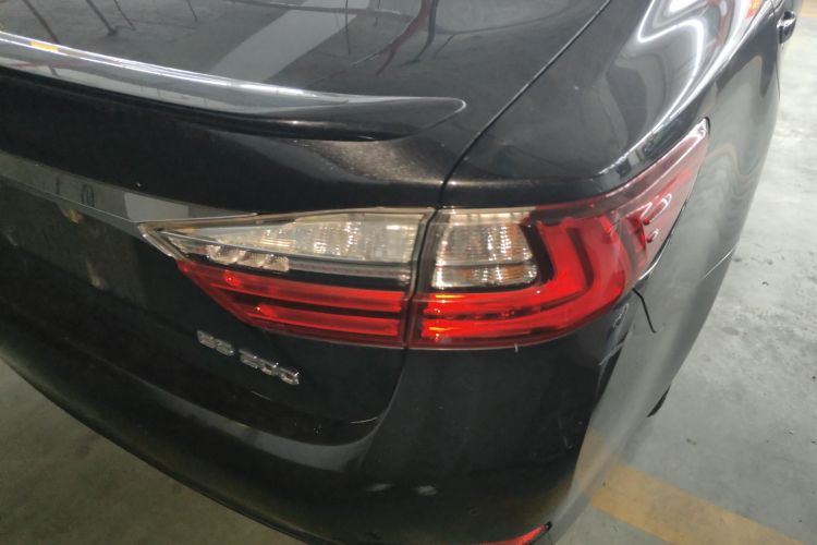 雷克萨斯ES 2015款 200 舒适版车身外观9