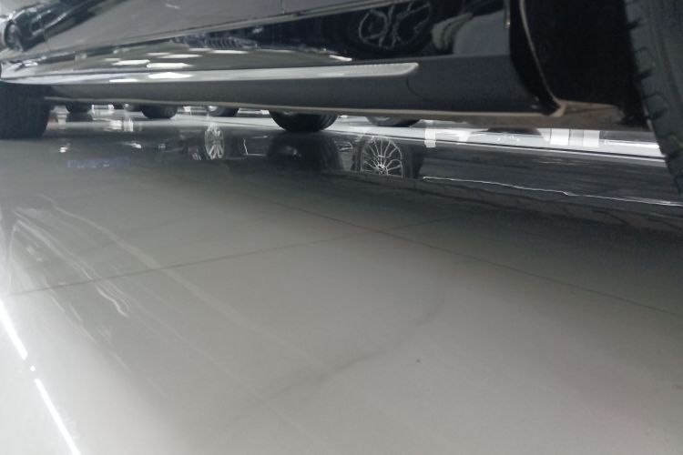 奔驰E级 2020款 E 300 L 运动豪华型局部细节9001