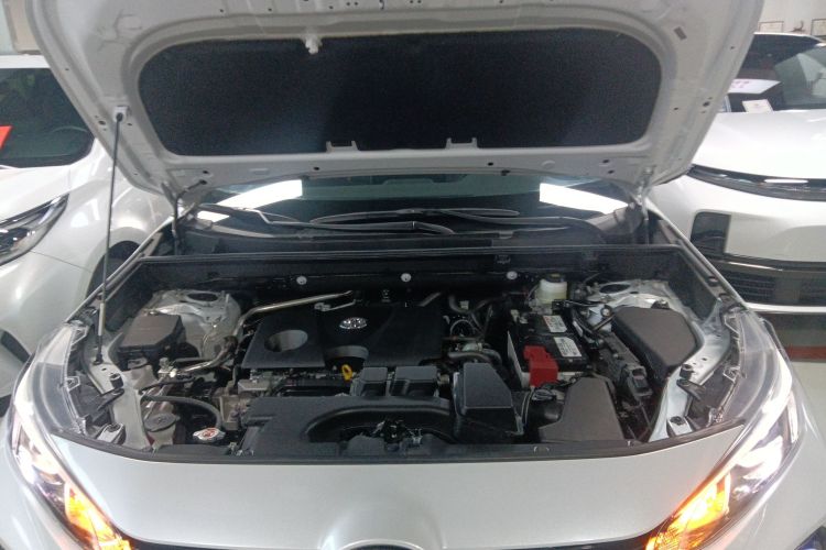 丰田 威兰达 2024款 2.0L CVT两驱豪华PLUS版机舱底盘24