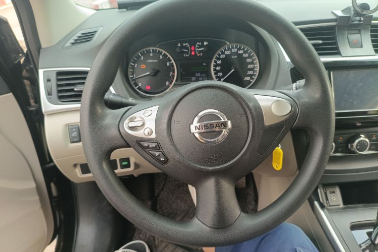 日产 轩逸 2019款 1.6XE CVT舒适版 国VI中控内饰13