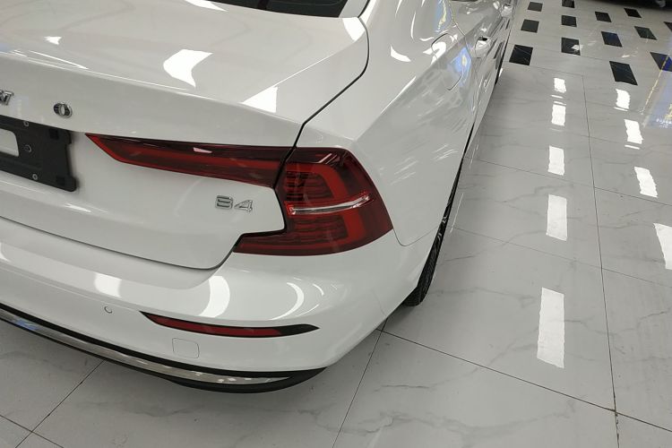 沃尔沃S60 2025款 B4 智远豪华版车身外观9