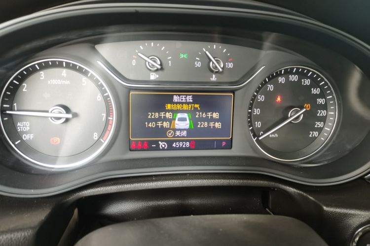 别克 君威 2020款 552T 精英型中控内饰14