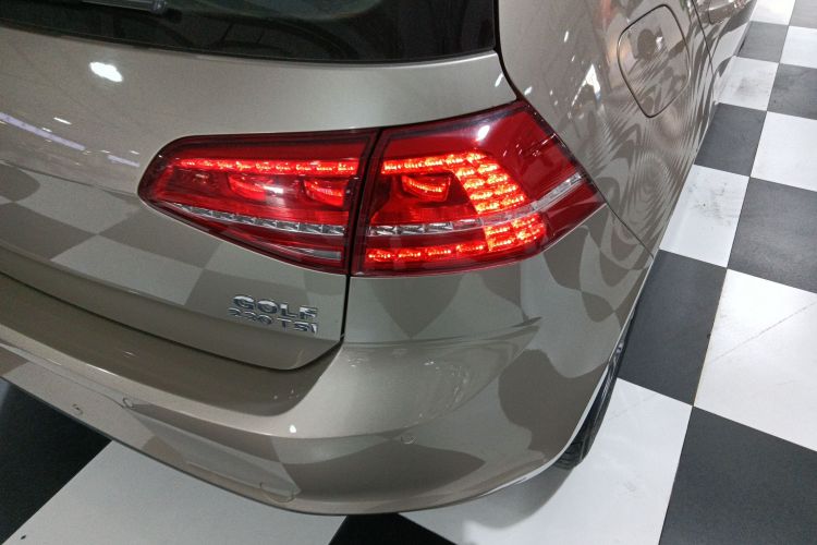 大众 高尔夫 2016款 230TSI 自动豪华型车身外观9