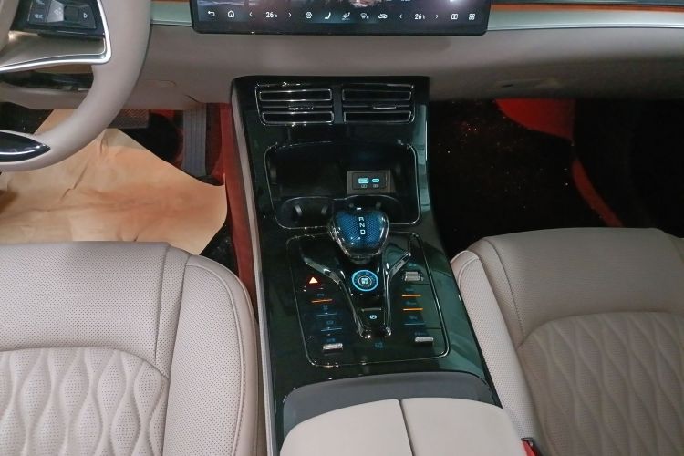 比亚迪 汉 2025款 EV 智驾版 506KM尊贵型中控内饰18