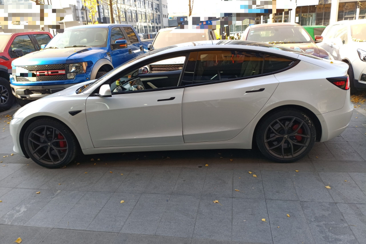 特斯拉 Model 3 2022款 Performance高性能全轮驱动版车身外观4