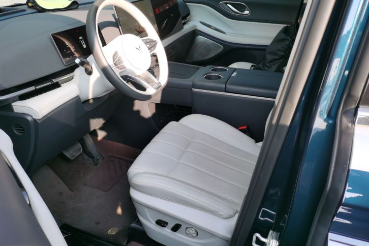 岚图汽车 岚图梦想家 2025款 PHEV 四驱旗舰鲲鹏版局部细节19