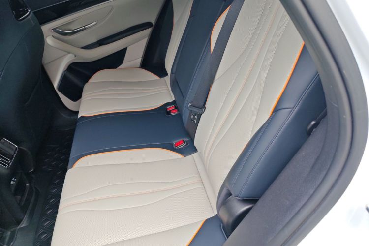 比亚迪 宋PLUS新能源 2023款 冠军版 DM-i 110KM 旗舰PLUS中控内饰7004