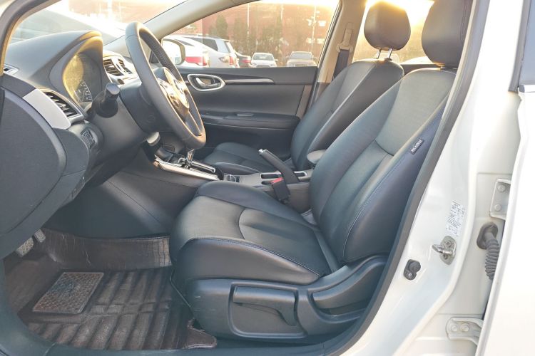 日产 轩逸 2019款 1.6XV CVT智联尊享版 国VI中控内饰19