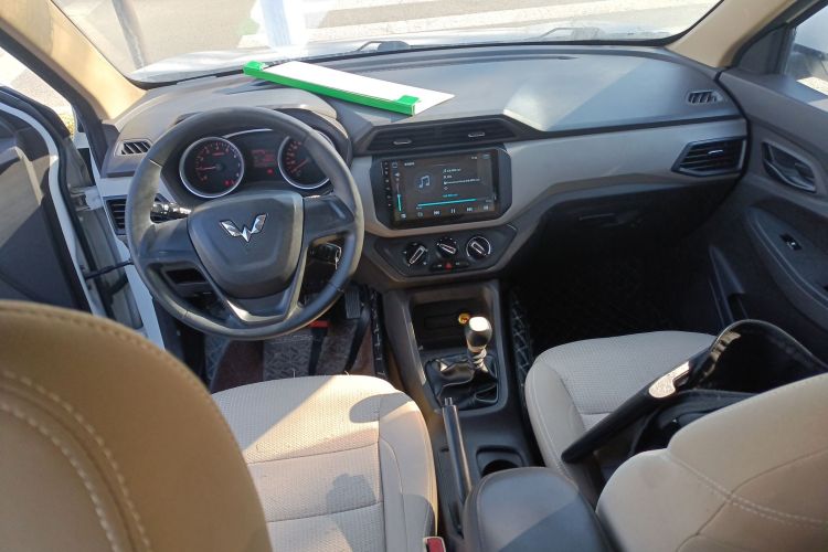 五菱汽车 五菱宏光 2019款 1.5L S标准型国VI LAR中控内饰7002