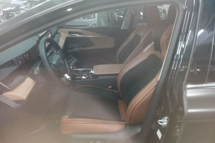 丰田 凯美瑞 2024款 双擎 2.0HGVP 豪华版中控内饰19