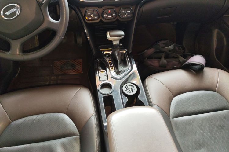 广汽传祺 传祺GS4 2017款 235T 自动两驱豪华智联版中控内饰18