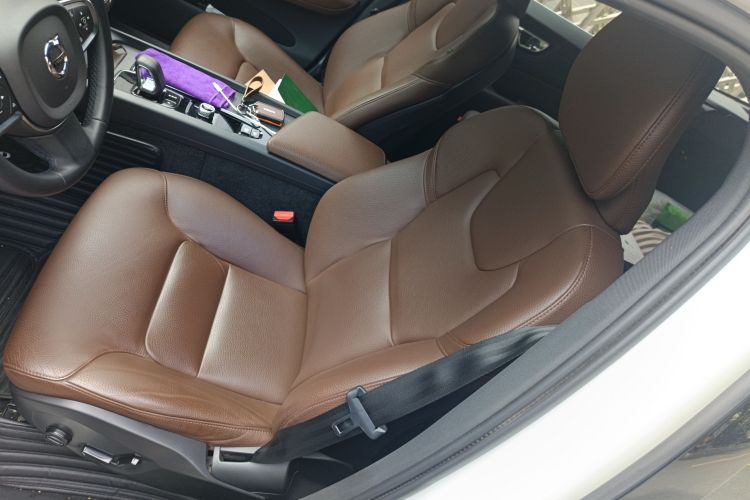 沃尔沃XC60 2022款 B5 四驱智逸豪华版中控内饰19