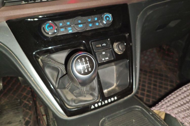 江淮瑞风 瑞风M3 2023款 PLUS 1.8L 9座智联版中控内饰18