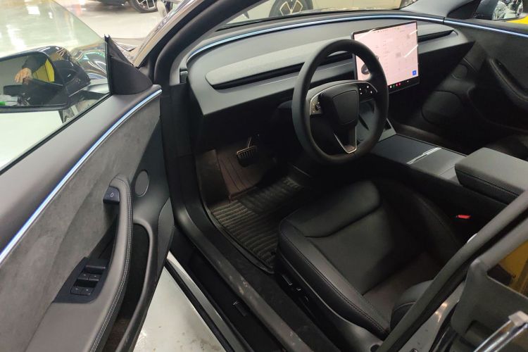 特斯拉 Model 3 2023款 长续航全轮驱动版中控内饰7003