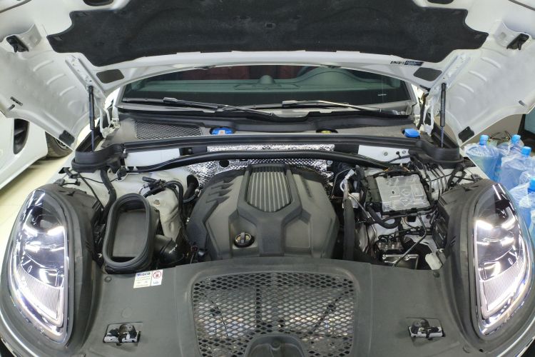 保时捷 2024款 Macan 2.0T机舱底盘24