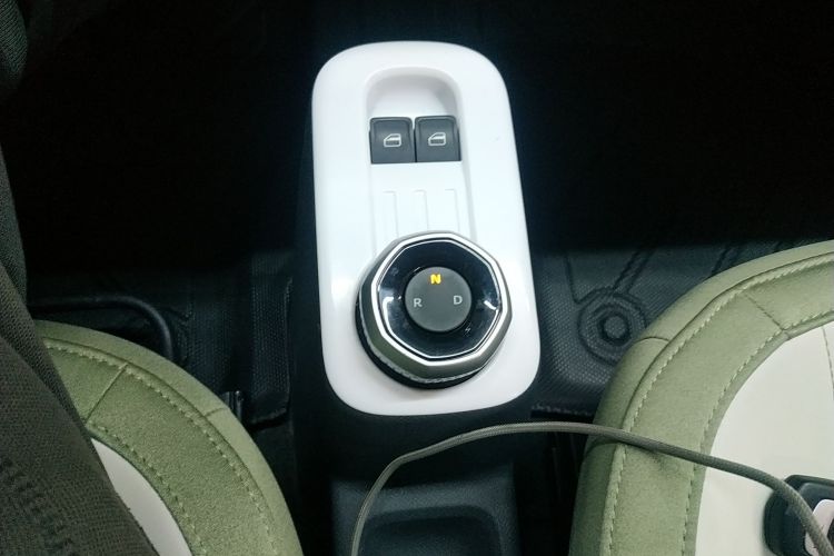 吉利银河 2025款 210km 熊猫骑士中控内饰18