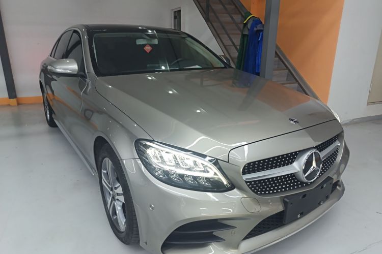 奔驰C级 2019款 改款 C 260 L 运动版车身外观3