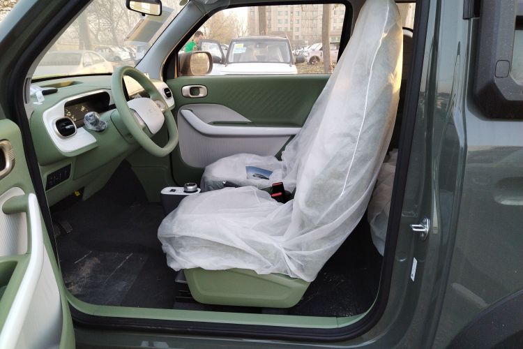 吉利银河 2025款 210km 熊猫骑士中控内饰19