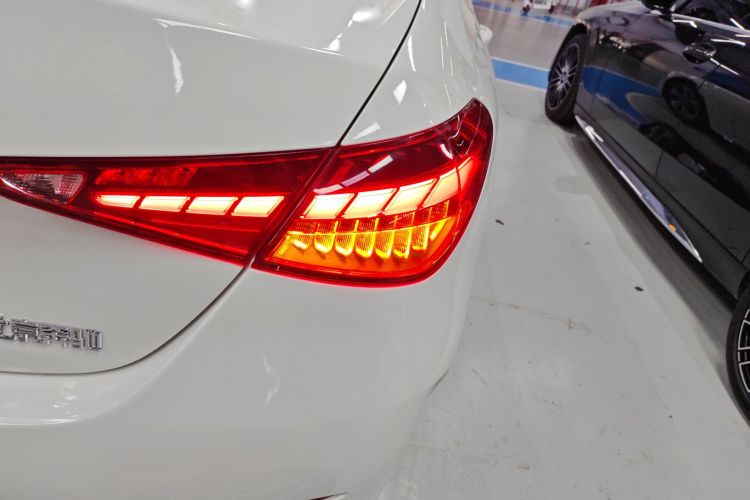 奔驰C级 2022款 C 200 L 运动版车身外观9