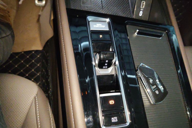 大众 威然 2023款 改款 380TSI 尊驰版中控内饰18