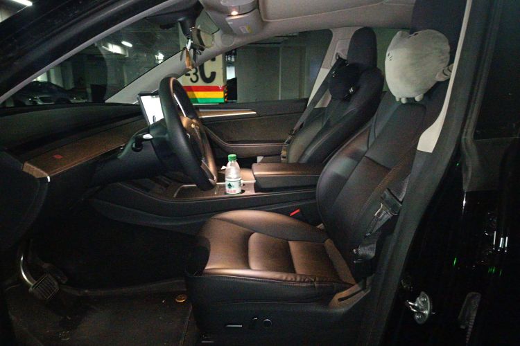 特斯拉 Model Y 2021款 标准续航后驱版局部细节19