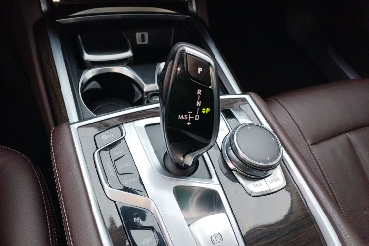 宝马7系 2016款 730Li 领先型局部细节18